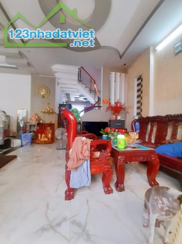 SIÊU PHẨM - 100M2 - 8X12,5M 3 TẦNG SÂN THƯỢNG 6PN 7WC - NGAY CẦU NHỊ THIÊN ĐƯỜNG Q8 - 8.2T - 4