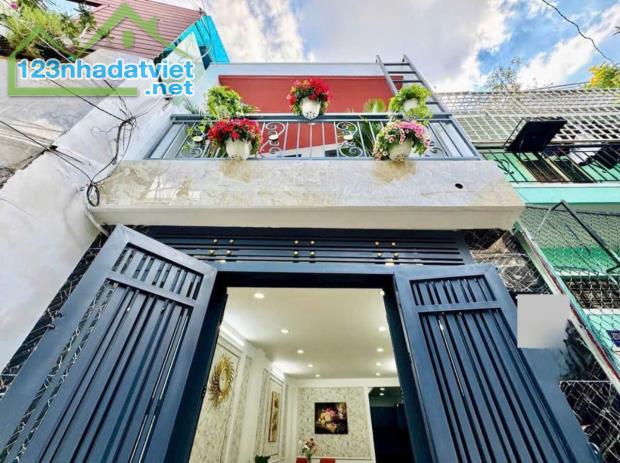 Kẹt tiền chủ cần bán nhanh căn nhà đường Nguyễn Văn Thương, P.25, Quận Bình Thạnh. Giá chỉ