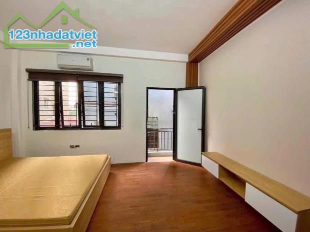 Cho thuê nhà Nguyễn Trãi, Thanh Xuân 4 tầng x 45m2, 4 ngủ, 13 Triệu ở hộ gia đình, Full đồ - 3