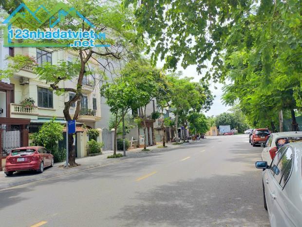 Bán nhà mặt phố Việt Hưng, 60m2, 5 tầng, gara, thang máy, 14 tỷ. - 1