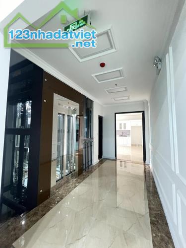 Bán tòa văn phòng mặt phố quận Cầu Giấy, giá 45,5 tỷ, 80m2, 6 tầng, vỉa hè rộng - 2