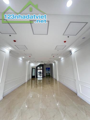 Bán tòa văn phòng mặt phố quận Cầu Giấy, giá 45,5 tỷ, 80m2, 6 tầng, vỉa hè rộng - 3