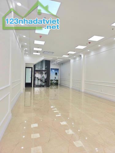 Bán tòa văn phòng mặt phố quận Cầu Giấy, giá 45,5 tỷ, 80m2, 6 tầng, vỉa hè rộng - 4