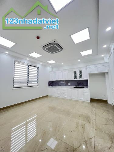 Bán tòa văn phòng mặt phố quận Cầu Giấy, giá 45,5 tỷ, 80m2, 6 tầng, vỉa hè rộng - 5