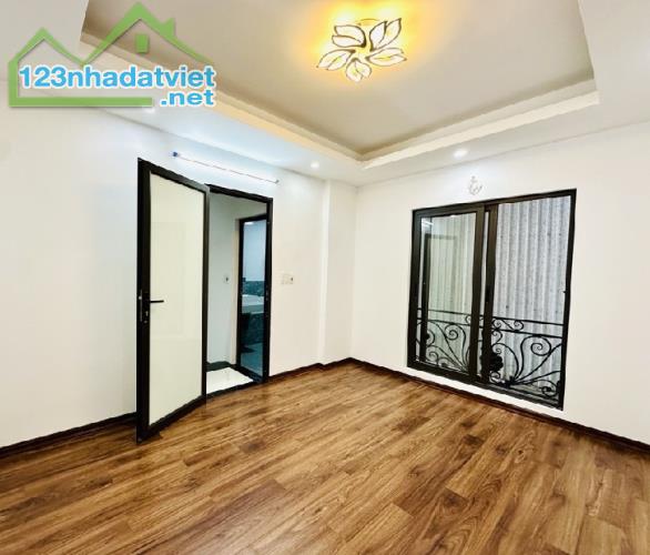 💥 SIÊU PHẨM TRUNG TÂM THẠCH BÀN – CHỈ 5 TỶ 💥 NHÀ 5 TẦNG MỚI KÍNH KOONG – MẶT TIỀN 4M - 3
