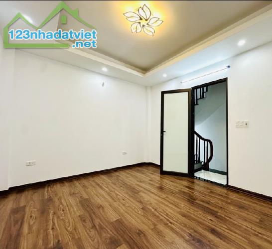 💥 SIÊU PHẨM TRUNG TÂM THẠCH BÀN – CHỈ 5 TỶ 💥 NHÀ 5 TẦNG MỚI KÍNH KOONG – MẶT TIỀN 4M - 4