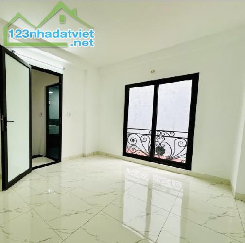 💥 SIÊU PHẨM TRUNG TÂM THẠCH BÀN – CHỈ 5 TỶ 💥 NHÀ 5 TẦNG MỚI KÍNH KOONG – MẶT TIỀN 4M - 5