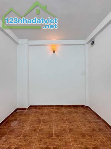 Bán nhà Ngọc Thuỵ Long Biên - 4.99 tỷ - 31m - 4 tầng dân xây - Vài bước ra phố - 5