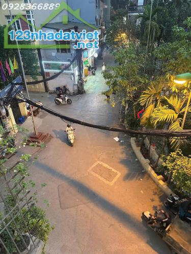 Cho thuê tầng 3 nhà số 155 Pháo Đài Láng, Đống Đa, Hà Nội