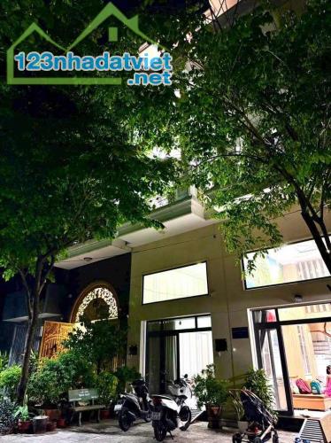 GẤP! Bán Nhà 5 Tầng, Hẻm Nhựa 10m, Thới An 16, Quận12-66m2-Gần Chợ, UBND-Giá Tốt Chỉ 6.6Tỷ