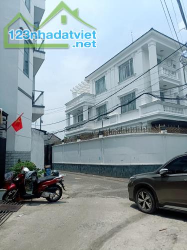 BÁN NHÀ 3 TẦNG Ô TÔ ĐỖ CỬA - LINH XUÂN - LÀNG ĐẠI HỌC - 60M2 - NGANG 6M - 5,3 TỶ