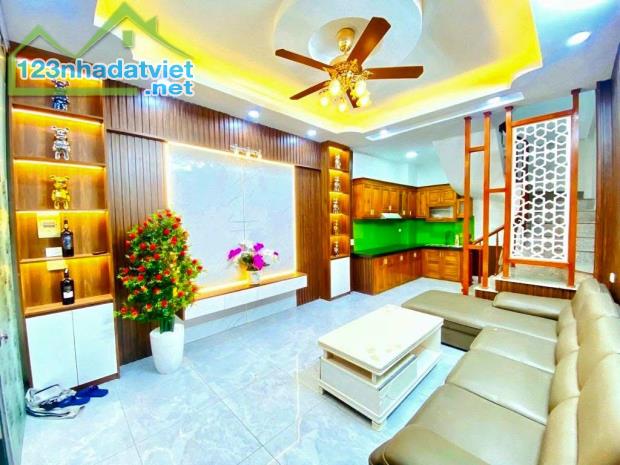 NHÀ ĐẸP NGAY NGÃ 3 NGŨ NHẠC, THANH ĐÀM, NAM DƯ CHỈ NHỈNH 5 TỶ