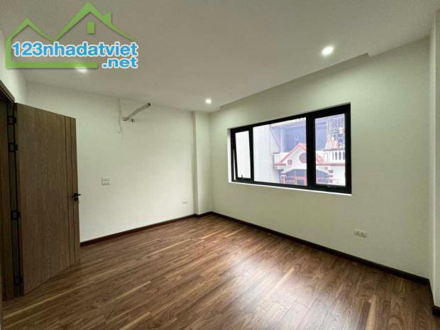Lô góc 3 mặt thoáng, 5 ngủ, vài bước ra phố Nguyễn Văn Cừ – Long Biên