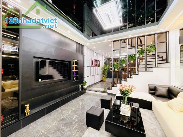 NHÀ PHÂN LÔ, 60M, VỊ TRÍ ĐẸP, KINH DOANH ĐỈNH, VỈA HÈ, Ô TÔ TRÁNH PHỐ NGUYỄN CHÁNH.
