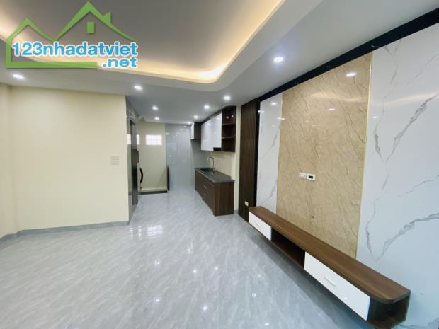 Bán nhà đẹp Phuc Đồng Lô Góc - -Oto tránh- Thang Máy-full Nội Thất- 9,5 tỷ (thương lượng)