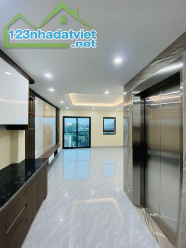 Bán nhà đẹp Phuc Đồng Lô Góc - -Oto tránh- Thang Máy-full Nội Thất- 9,5 tỷ (thương lượng) - 2