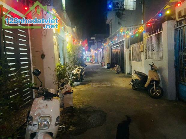 Cần bán gấp nhà đẹp Linh Xuân – giá tốt bất ngờ ngay chợ Linh Xuân. - 2