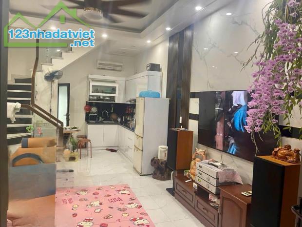 Bán nhà 5 tầng sau nhà mặt ngõ phố Đông Khê - 5