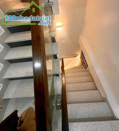 Bán nhà 5 tầng sau nhà mặt ngõ phố Đông Khê - 4