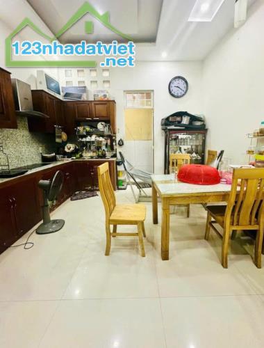BÁN NHÀ 3 TẦNG ĐẸP – 5x17m – Ô TÔ VÀO TẬN NHÀ – GẦN CHỢ PHẠM THẾ HIỂN, QUẬN 8 – CHỈ 7.5 TỶ - 2