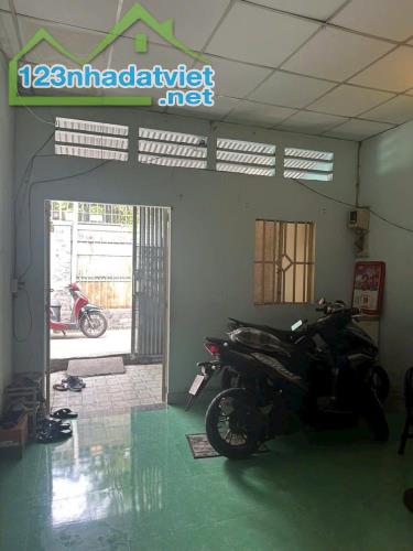 HẺM XE HƠI 5M NGAY GÒ XOÀI - LIÊN KHU 8-9 - NHÀ CŨ TIỆN XÂY MỚI HOẶC CHO THUÊ GIỮ TIỀN - - 2
