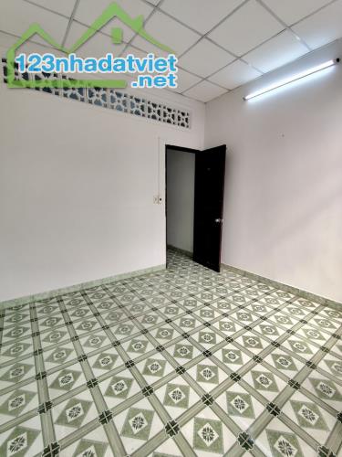BÁN NHÀ MỚI  4.2 TỶ, HXH, 2 TẦNG, SÁT MẶT TIỀN, HOÀN CÔNG ĐỦ, NGAY TRƯỜNG CHINH,TÂN PHÚ