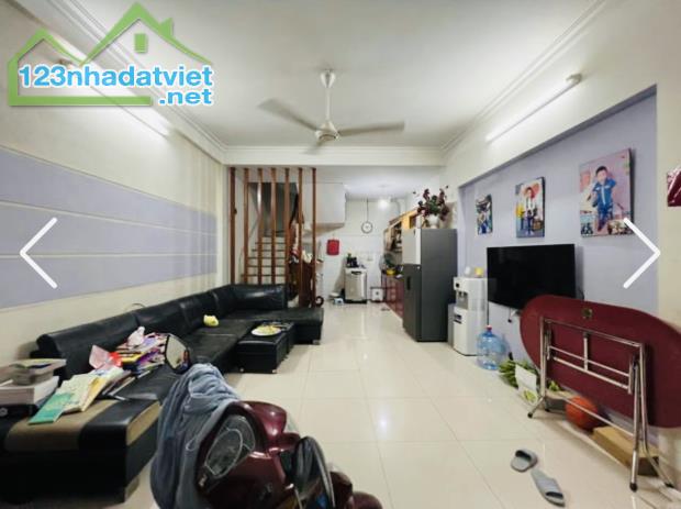 NÓNG HỔI!!BÁN NHÀ TT NAM TỪ LIÊM -42M-5T-CỬA OTO ĐỖ-TẶNG NỘI THẤT-KD - HƠN 10 TỶ