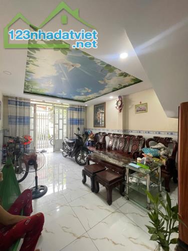 BÁN NHÀ ĐẸP  VÀO Ở NGAY  KHU TÊN LỬA  HẺM 6M THÔNG DÒNG TIỀN 12TR/TH HƠN 3 TỶ - 1