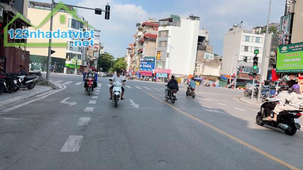 HƠN 8 TỶ, NHÀ NGỌC LÂM 40M, 4T, MT4M, Ô CHỜ THANG MÁY, CÁCH 20M RA SÂN XE 45 CHỖ QUAY ĐẦU.