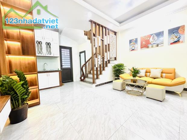 Bán nhà mới Vĩnh Hưng, Hoàng Mai – 5 tầng, 2 mặt ngõ thoáng, full nội thất – Giá 6.8 tỷ
