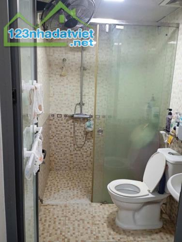 HƠN 8 TỶ, NHÀ NGUYỄN VĂN CỪ 40M, 4T, MT4M, Ô CHỜ THANG MÁY, 20M RA SÂN XE 45 CHỖ QUAY ĐẦU. - 2