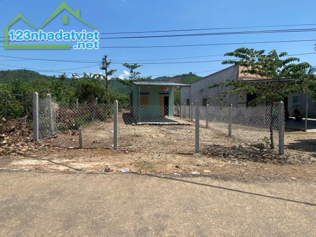 Bán đất Khánh Phú mặt tiền đường nhựa ngay Uỷ ban xã đi vào - tặng nhà cấp 4 - 5