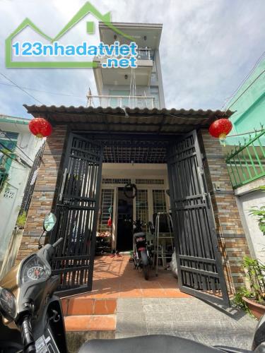 MUA 1 ĐƯỢC 3 CĂN LIỀN KỀ, TẠ QUANG BỬU TRUNG TÂM Q8 - HẺM XE HƠI – CÓ DÒNG TIỀN, 93M2 NỞ