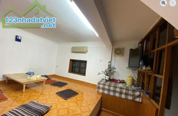 Cho thuê nhà 5 Phố Cảm Hội, 5 tầng x 25m2, 3 ngủ, 2 vệ sinh, 9 triệu KD on, ở gđ, nhóm 3 - 2
