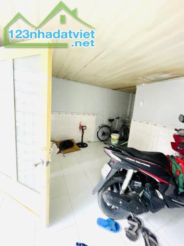 Bán gấp nhà mặt tiền hẻm Tây Lân  - Bình Tân, 93m2, gần chợ, thu nhập 10tr/ tháng, chỉ 4.x - 1