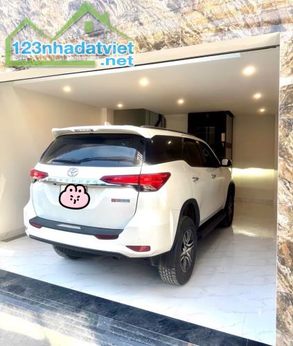 Nhà đẹp đơn lập phố Đàm Quang Trung, full nội thất,thang máy,ôtô 7 chỗ ngủ trong nhà