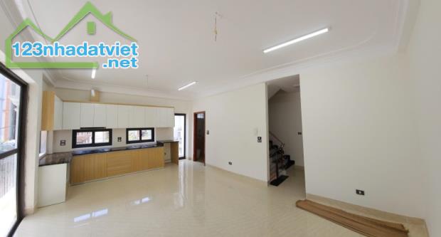 Bán nhà Lệ Mật,Việt Hưng 6 tầng,50m,mt6m oto vào nhà nhỉnh 8 tỷ - 2