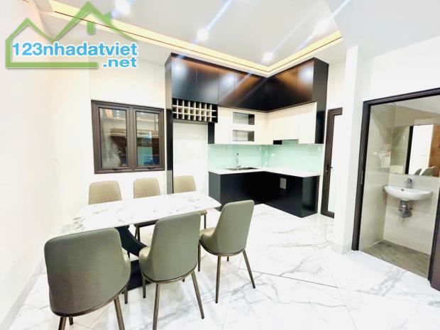 BÁN NHÀ TRẦN KHÁT CHÂN, SÂN CỔNG ĐỂ XE, 5 TẦNG DÂN XÂY, 65M2 GIÁ CHỈ 9,9 TỶ - 2