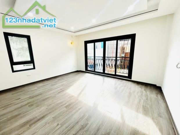 BÁN NHÀ TRẦN KHÁT CHÂN, SÂN CỔNG ĐỂ XE, 5 TẦNG DÂN XÂY, 65M2 GIÁ CHỈ 9,9 TỶ - 3