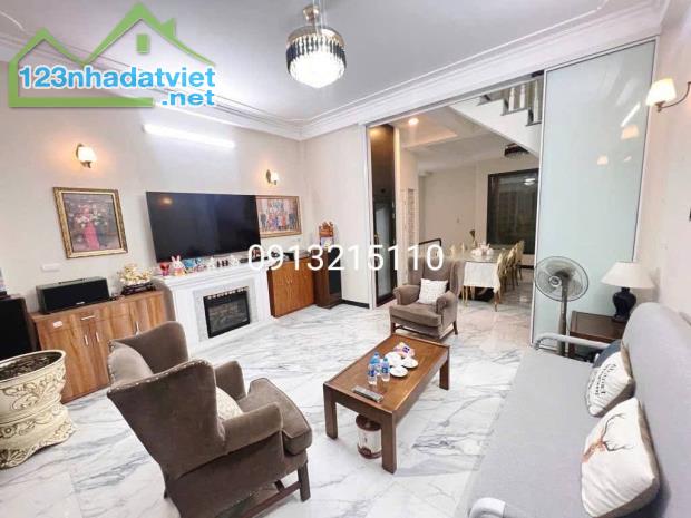Bán Nhà đẹp bát khối DT 35M, MT 4M,ngõ thông,ô tô đỗ cửa. Nhỉnh 6 Tỷ + VỊ trí: Nhà nằm tại - 3