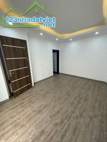 BÁN NHANH NHÀ 5 tầng Hoàng Mai - Quận Hoàng Mai -  TIỆN ÍCH BẠT NGÀN - 3