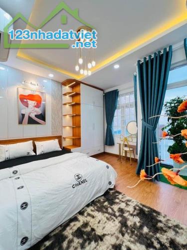 Mặt tiền xe hơi Bùi Minh Trực, ngang 4m5, Nhà đẹp lung linh chỉ 9 tỷ nhỉnh - 2