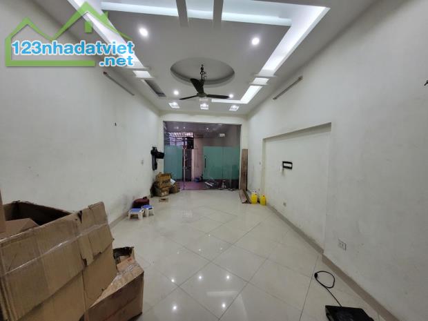 Trần Khát Chân- Nhà dân xây- Vị trí đẹp- Gần phố- Diện tích rộng- Mặt tiền 5m- 8 tỷ hơn