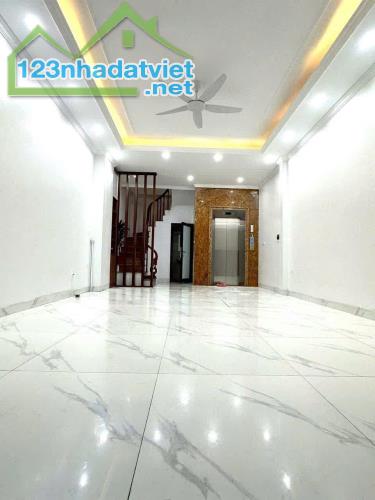 Rẻ nhất tầm giá – Phố Văn Cao, Ba Đình. Nhà mới thang máy 6 tầng x 35m, giá 7.5 tỷ