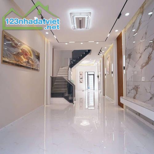 Siêu phẩm 5 tầng Mới đẹp ngay Tạ Quang Bửu ngang 4m chỉ 9 tỷ 2