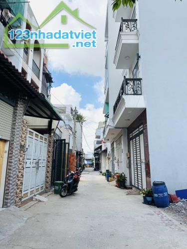 1 LÔ DUY NHẤT NGAY HƯƠNG LỘ 2 GẦN BỆNH VIỆN QUẬN BÌNH TÂN - HẺM XE TẢI THÔNG. CHỈ HƠN 3 TỶ