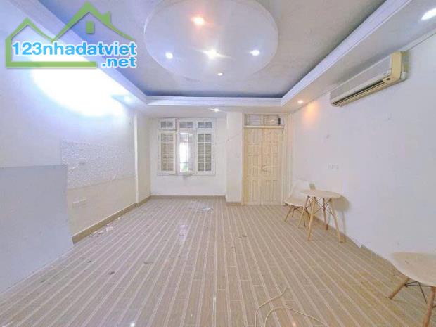 Bán nhà phân lô Đầm Trấu, Hai Bà Trưng 56m, 5T, MT 4.1m, vỉa hè, ô tô, KD, giá 24 tỷ. LH: - 3