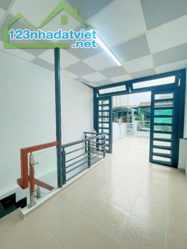 SÁT MẶT TIỀN HOÀNG DIỆU 
TRUNG TÂM Q4 
DIỆN TÍCH SD 84 M2
CÓ 4 TỶ - 2