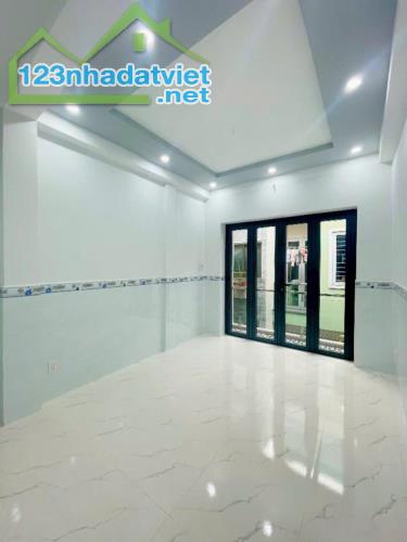 SÁT MẶT TIỀN HOÀNG DIỆU 
TRUNG TÂM Q4 
DIỆN TÍCH SD 84 M2
CÓ 4 TỶ - 3