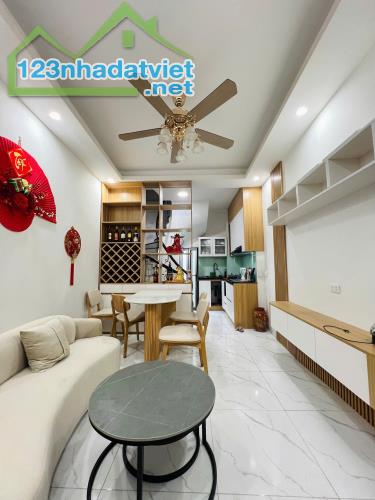 Giảm thêm 300 triệu-giá mới 5.8 tỷ-nhà mới 5 tầng 3 ngủ-Văn Miếu, Đống Đa - 2